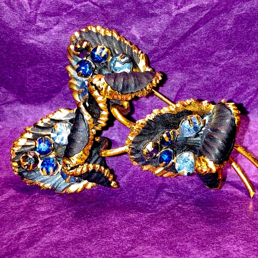 Rare Triad 1940s Flypin brooch
